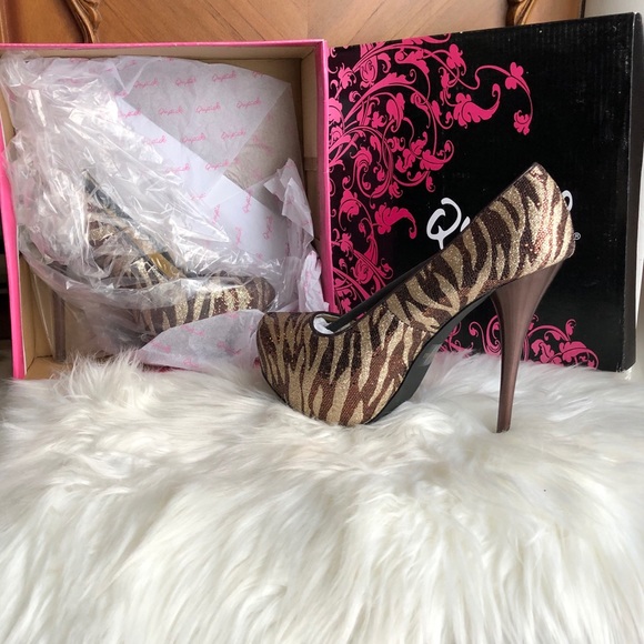 🥳HOST PICK🥳Qupid Bronze/Gold Zebra Glitter Heels - Picture 2 of 5
